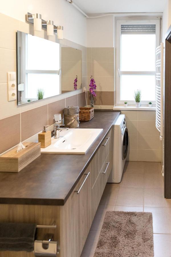 Sflower Apartman Eger Bagian luar foto